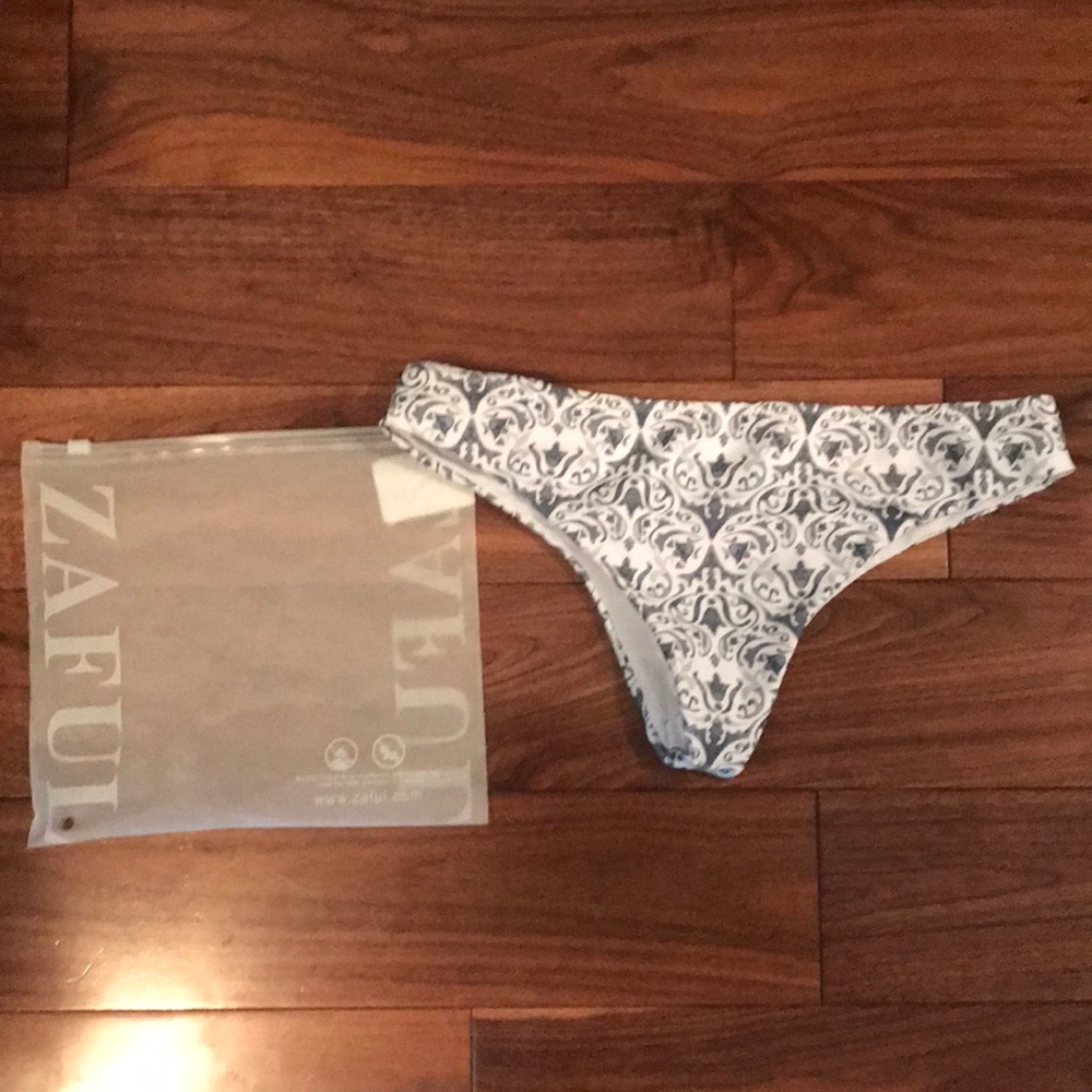 bikini bottom - Picture 2 of 2